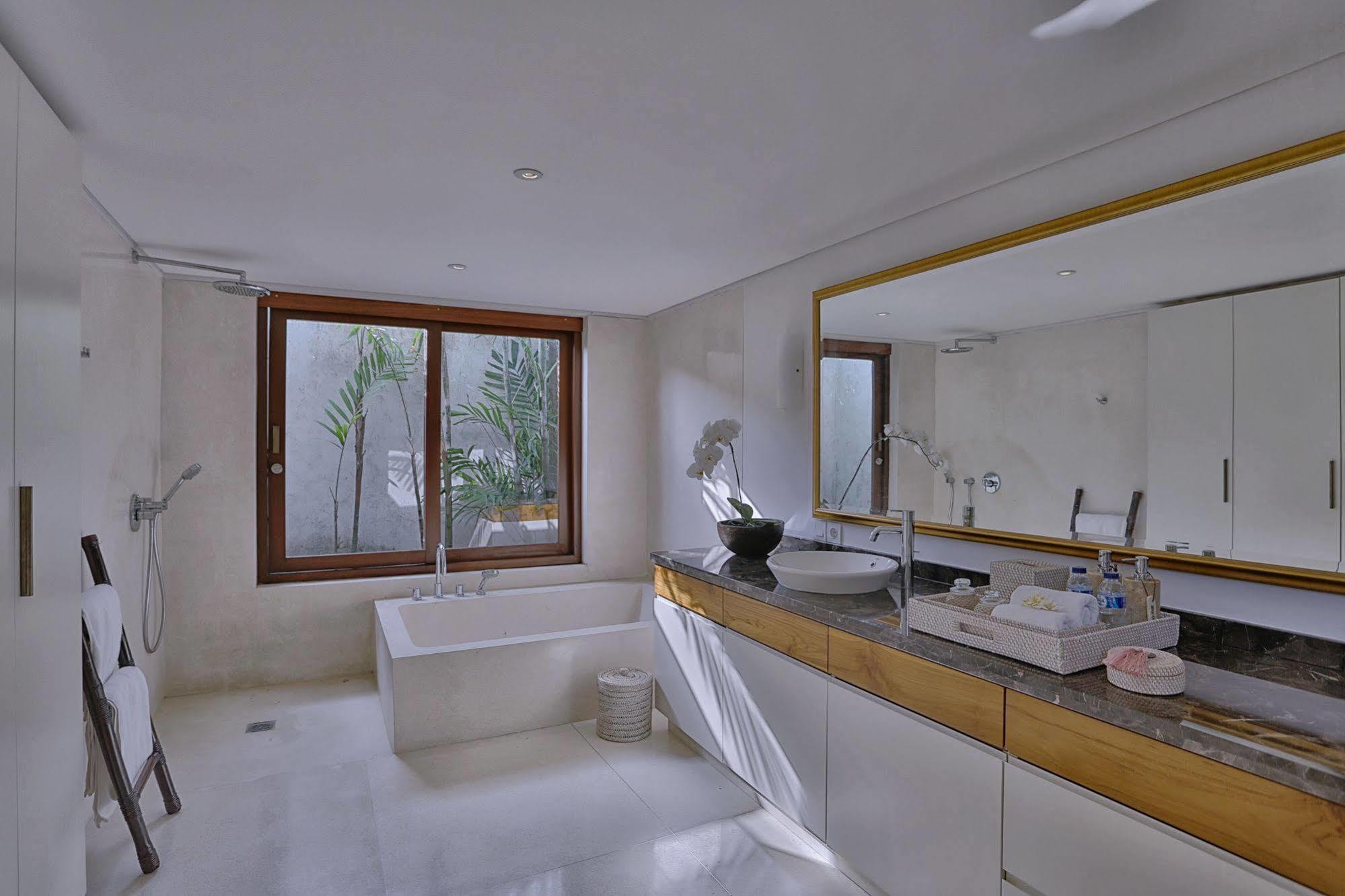 Villa Nikara Kuta  Bagian luar foto